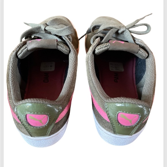 green suede with pink puma slight platform sneakers - Picture 3 of 4